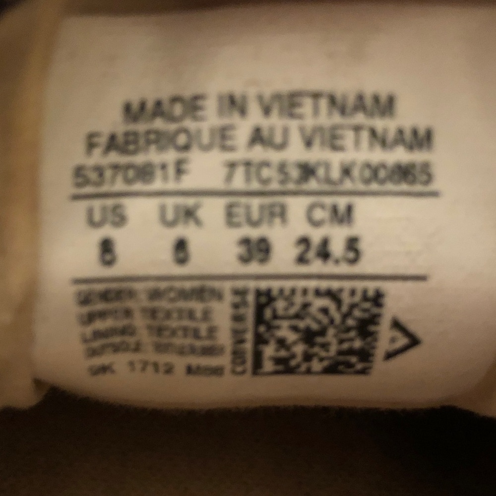 Converse Women’s Black and White Sneakers 8 - Picture 2 of 8